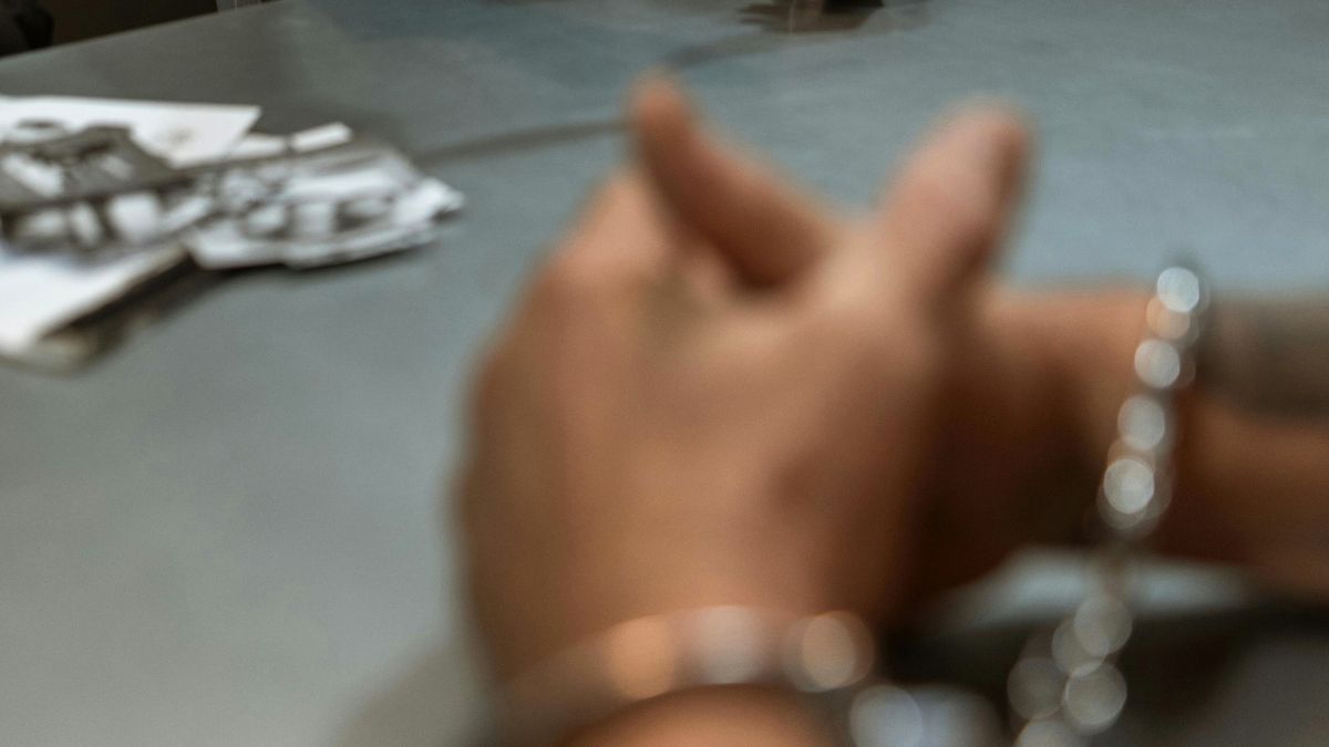 Suspeita de coordenar ações e comunicações de grupo criminoso é detida após cumprimento de mandados de busca no bairro Guapurá, em Itanhaém./Pexels