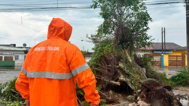 As equipes da Defesa Civil de Mongaguá permanecem em monitoramento contínuo