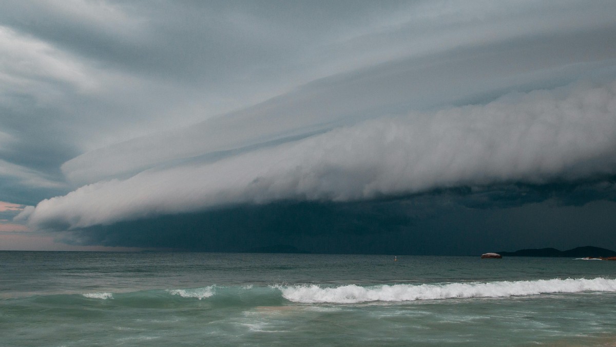Embora a previsão seja de 'chuva rápida', Mongaguá apresenta o maior volume acumulado da região