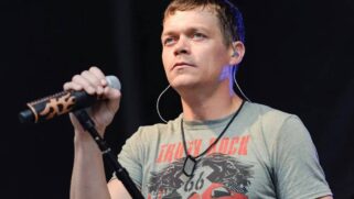 Cantor foi o rosto da banda em vida