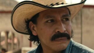 Gerardo Taracena em cena de 'Narcos: México'