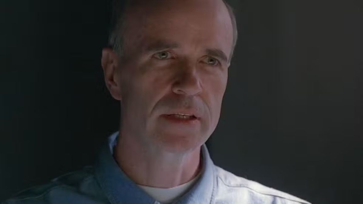 Ator Tom Noonan em cena de 'Arquivo X'