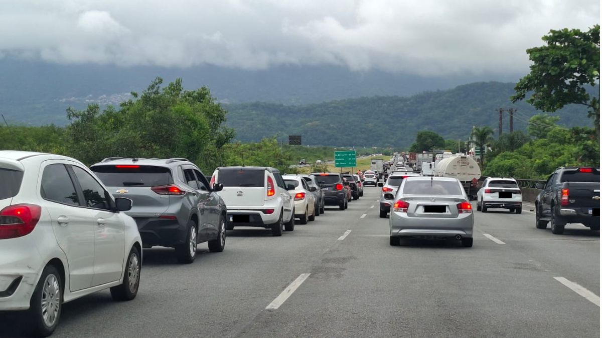 Logo, está sendo registrado um congestionamento entre os km 58 ao 49 (Alexandre Bueno/DL)