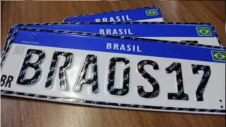 A placa Mercosul eliminou o nome do município e a sigla do estado para priorizar a mobilidade entre os países do bloco