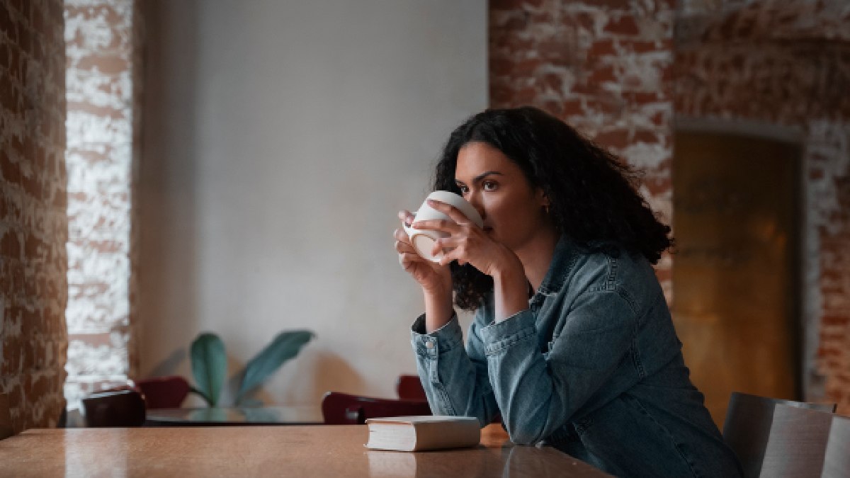 Conheça a solução tecnológica que protege móveis contra o sol e elimina a necessidade de tecidos pesados nas janelas