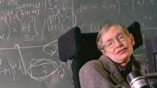 O físico britânico Stephen Hawking alertou que a Terra pode se tornar inabitável até 2600 e defendeu a colonização espacial como alternativa para garantir a sobrevivência humana