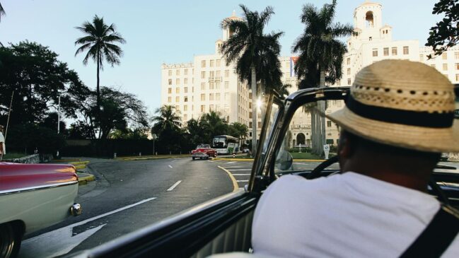 Cuba costuma a ser associada ao clima tropical e a temperaturas elevadas