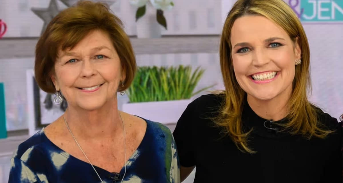 Nancy Guthrie, 84 anos, ao lado da filha, a renomada jornalista Savannah Guthrie