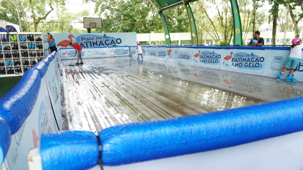 Pista de gelo no Parque Anilinas funciona até 21 de fevereiro /Divulgação/PMC