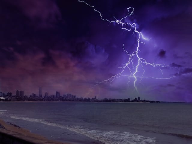 Há risco de tempestades severas com raios, ventos e até granizo / Pexels