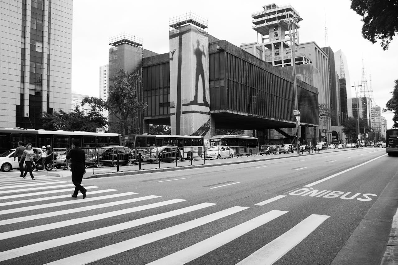Mesmo em preto e branco o prédio do MASP é lindo / Pexels