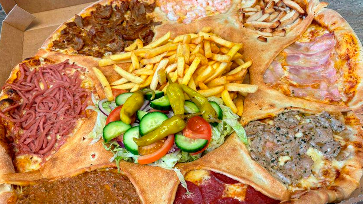 A pizza vulkan, criação sueca recente, foi apontada como a pior comida do mundo em ranking divulgado pelo TasteAtlas