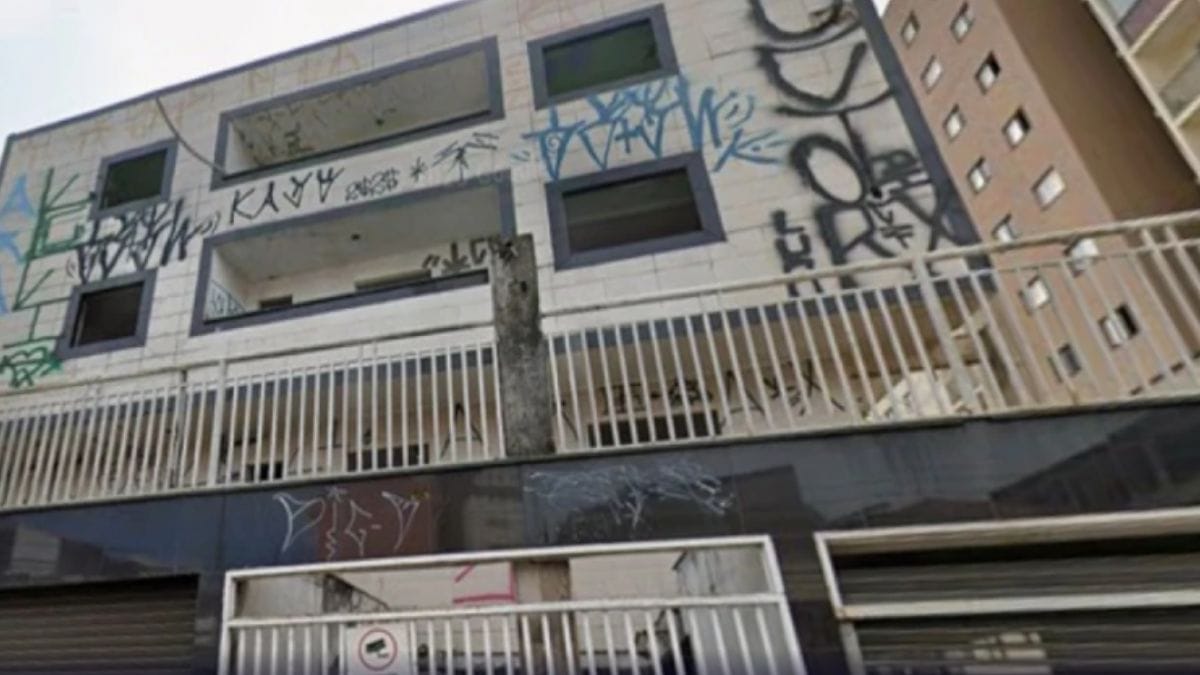 O prédio estava demonstrando sinais de deterioração nos últimos anos (Google Street View/Reprodução)