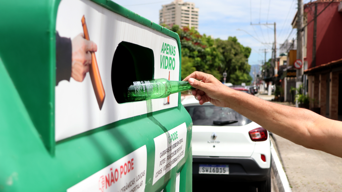 O vidro é considerado um material totalmente reciclável