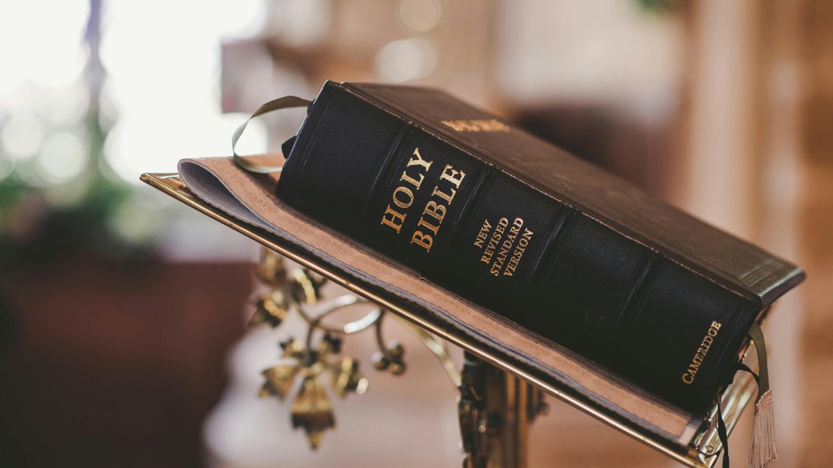 Segundo Diniz, a laicidade não significa ausência de religião nos espaços públicos, mas convivência entre Estado e manifestações religiosas /Pexels