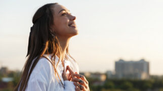 A paz interior, nesse contexto, deve ser tratada como um músculo que precisa de exercício constante