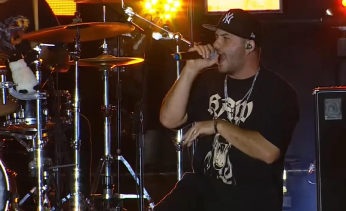 Rafael assume a responsabilidade de manter viva a veia de Chorão e Champignon, mas trazendo sua própria identidade para o projeto