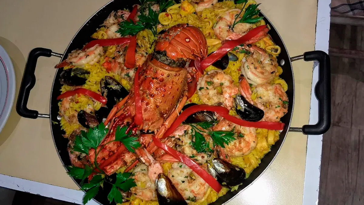 A porção inteira custa R$ 1.265, enquanto a meia porção sai por R$ 898