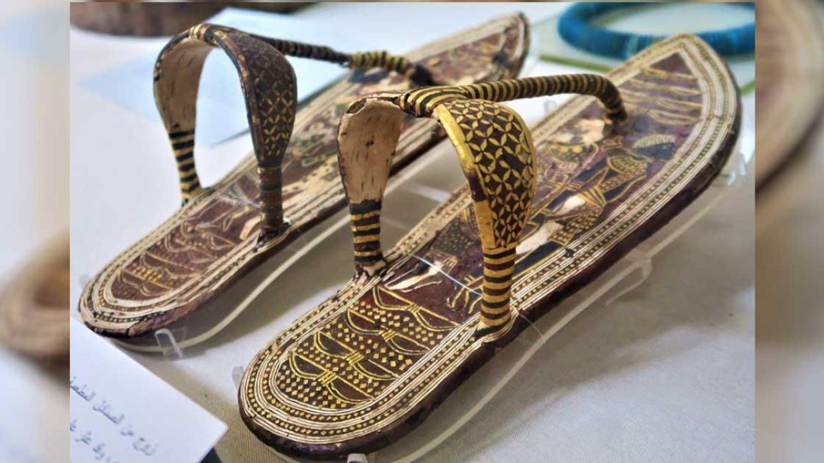 As sandálias de Tutancâmon revelam como a indumentária fundia moda e estratégia geopolítica