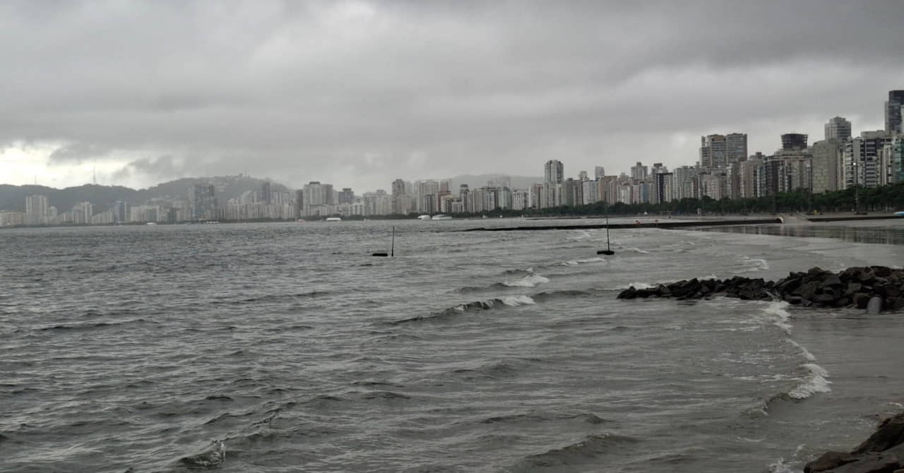 O sábado amanheceu nublado e com chuva em algumas cidades da região / Nair Bueno/DL