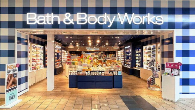 No site oficial, a Bath & Body Works destaca que suas fragrâncias combinam natureza e ciência, com fórmulas desenvolvidas sem testes em animais e com ingredientes considerados limpos e regulamentados