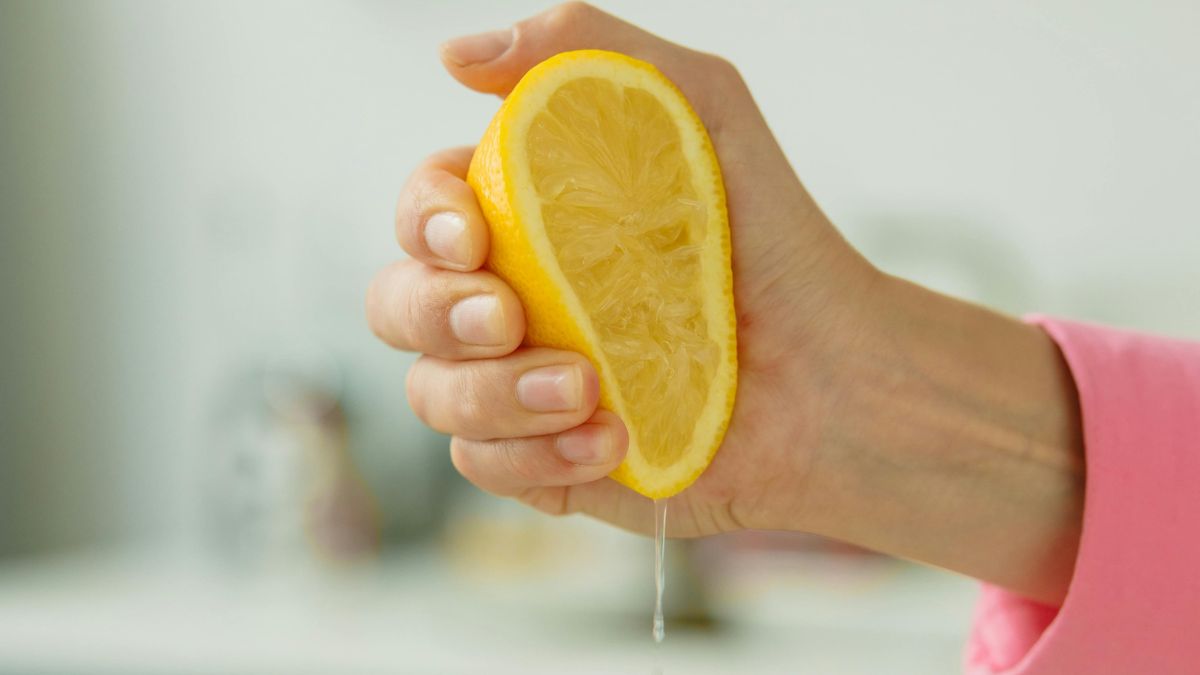 A fruta in natura continua sendo melhor escolha por conter fibras, mas o suco de limão pode ser alternativa ocasional quando preparado sem açúcar/Pexels