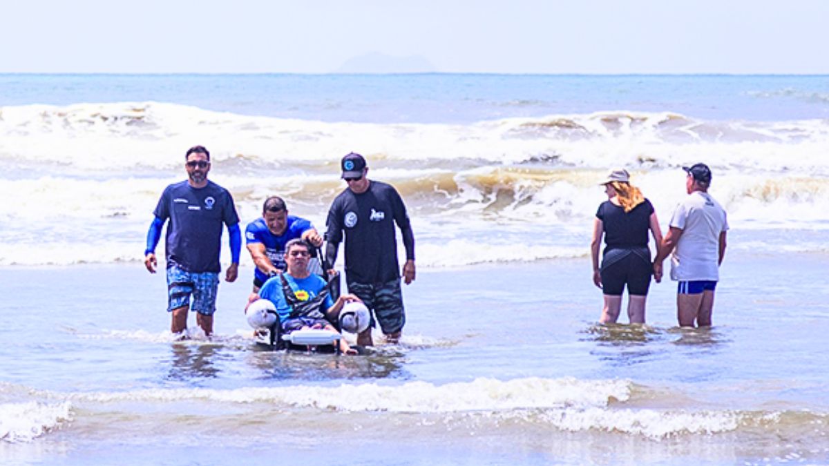 O Projeto Surf Adaptado é realizado na tradicional Praia dos Pescadores