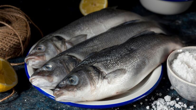 Rico em nutrientes: o robalo fornece proteínas de alta qualidade, vitaminas do complexo B e minerais essenciais como fósforo e selênio. [Freepik]