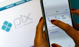 Boato mais persistente afirma que o governo estaria aplicando a alíquota máxima do Imposto de Renda (27,5%) sobre transferências via Pix
