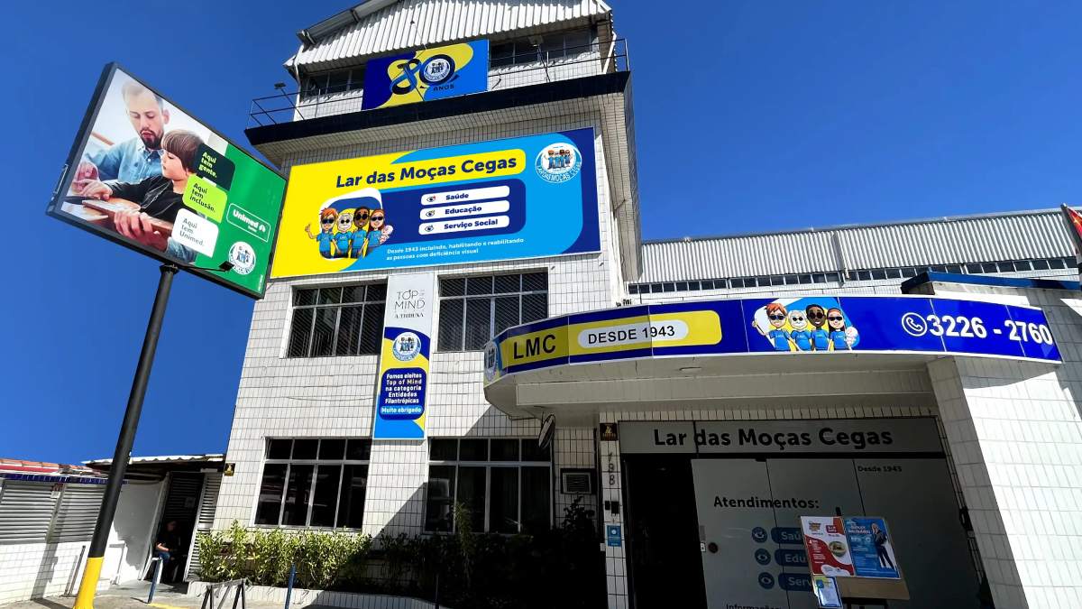 O Lar das Moças Cegas atende gratuitamente aproximadamente 400 pessoas com deficiência visual