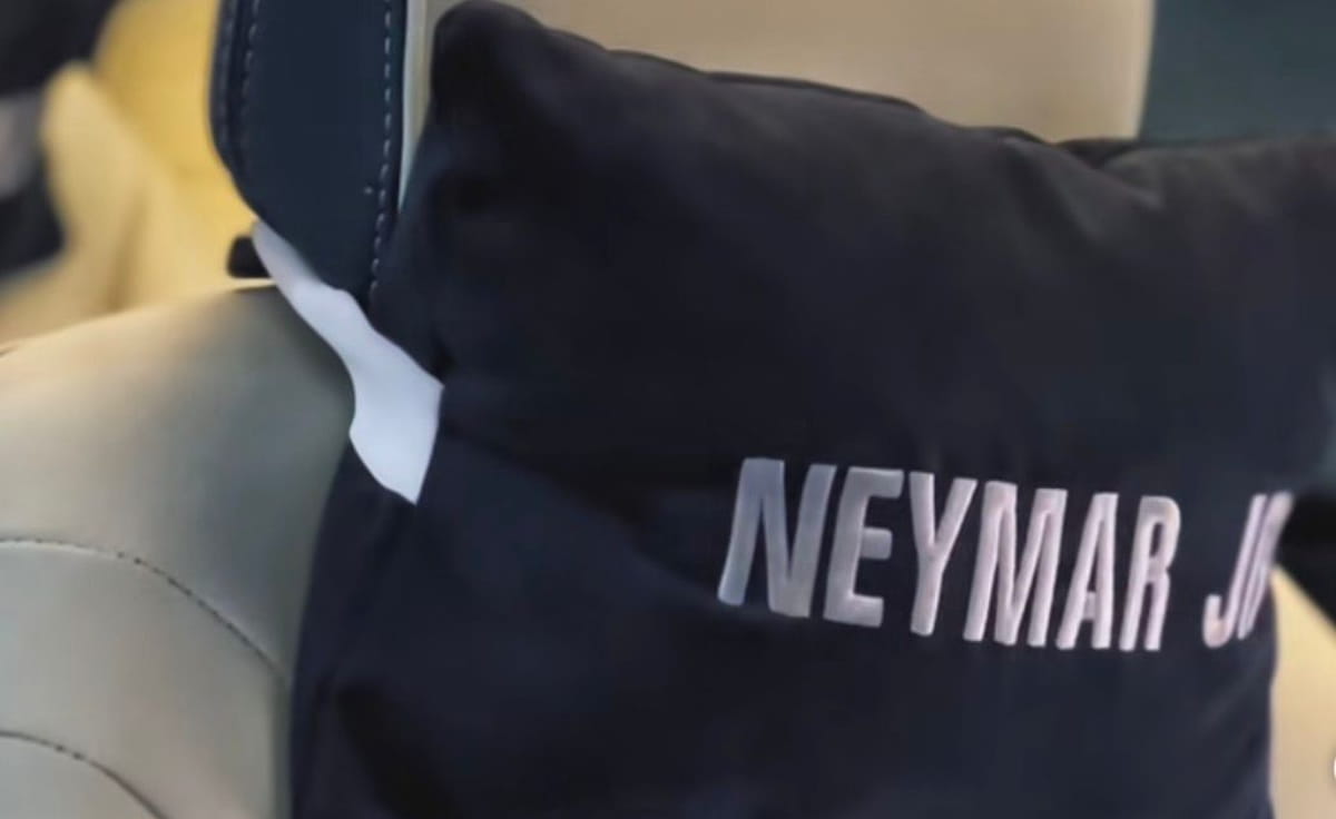 A 'Filomena' é uma releitura da Kombi que a família de Neymar usava no início da carreira do craque para os deslocamentos aos treinos e para o sustento da casa .Reprodução/Redes sociais/@impériodaskombis
