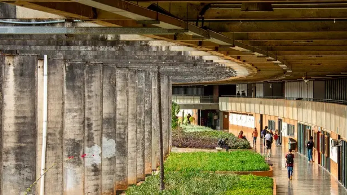 As inscrições devem ser feitas exclusivamente pela internet, no site oficial da universidade