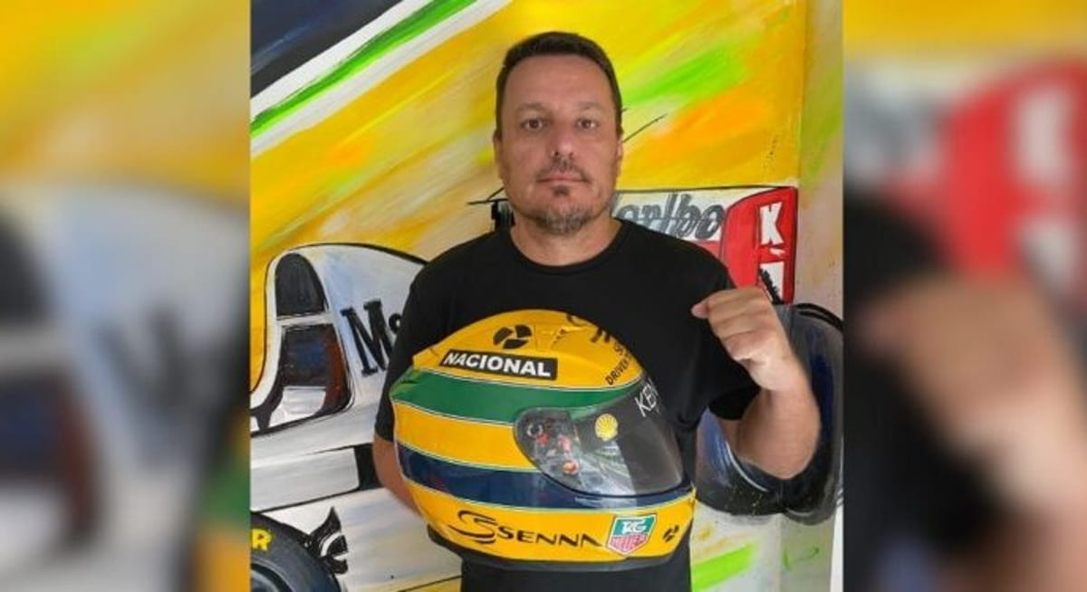 Além da residência de alto padrão, localizada em Itajaí, Mitre também chama atenção por uma coleção dedicada ao ídolo da Fórmula 1, Ayrton Senna