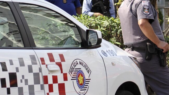 Criminosos levaram eletrônicos e fiação após confronto armado