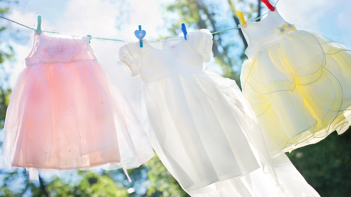 Secar roupas ao ar livre ajuda a economizar energia e deixa as peças com cheiro mais fresco / Pixabay