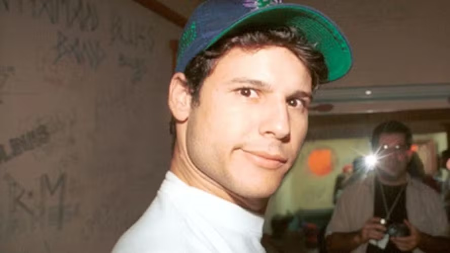 A jaqueta usada no sepultamento do vocalista Dinho foi encontrada em um estado de preservação