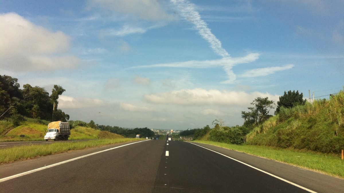 Registro está a 187 km da capital paulista, 221 km de Curitiba (PR), 170 km de Sorocaba, 182 km de Santos e a 260 km de Campinas; o acesso às capitais paulista e paranaense se realiza por meio da Rodovia Régis Bittencourt / FernandoSantos/Wikimedia Foundation