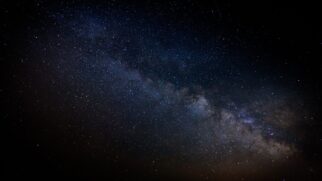 Estudo publicado na The Astrophysical Journal identificou uma reversão diagonal no campo magnético do Braço de Sagitário, revelando uma organização mais complexa e