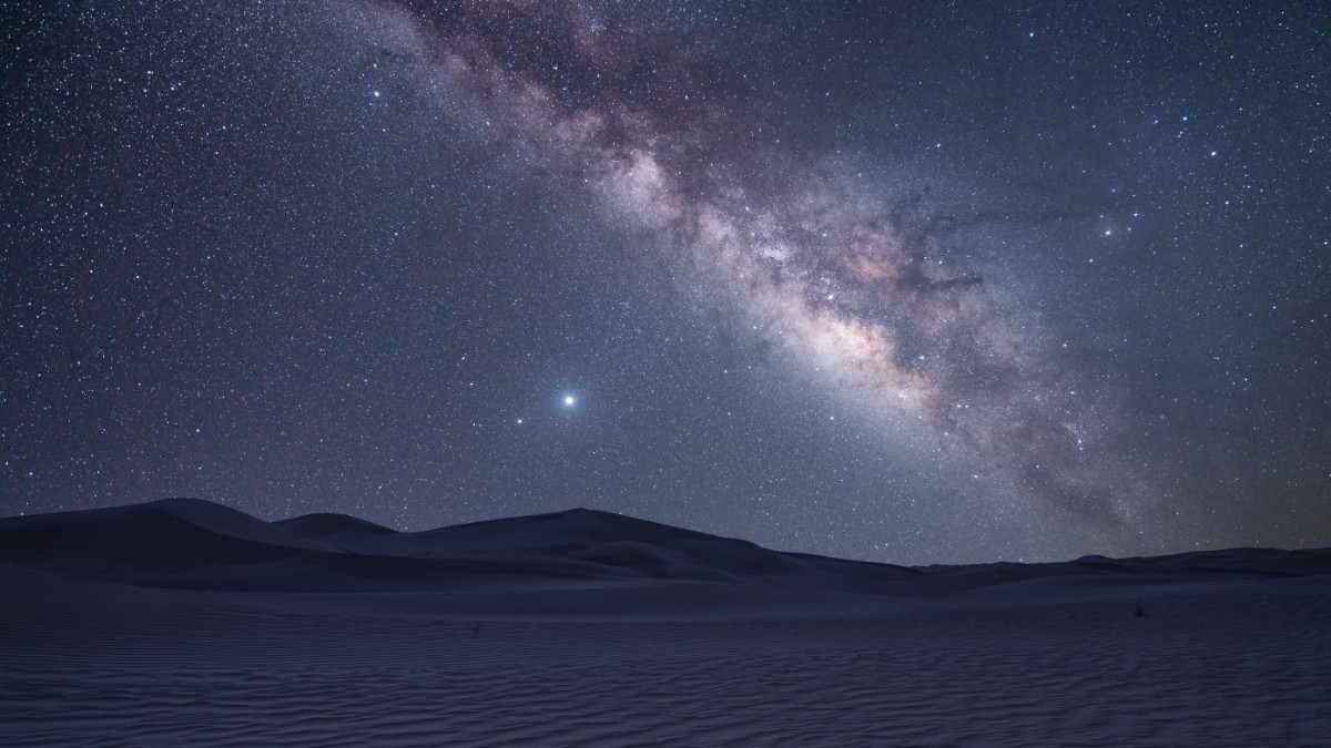 No coração da Via Láctea existe um buraco negro gigantesco / Pixabay