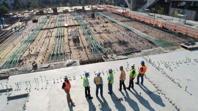 A redução da atividade industrial no Brasil tem impactado diretamente a geração de empregos para engenheiros, especialmente em setores ligados à tecnologia e à produção
