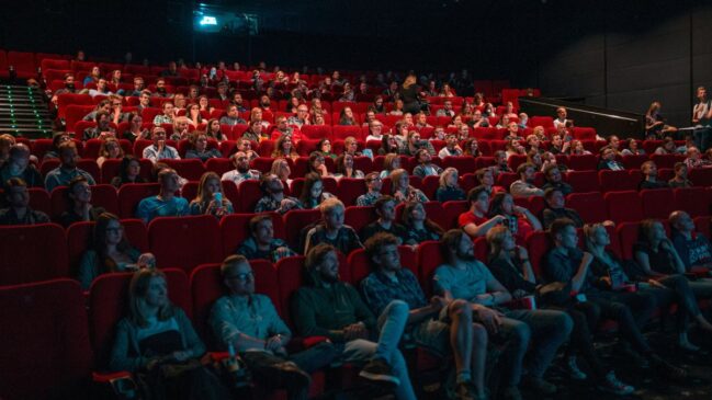 Sem grandes estúdios que bancam integralmente as produções, o cinema brasileiro depende da combinação de diferentes fontes de financiamento para sair do papel
