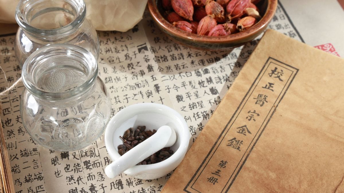 Na Medicina Tradicional Chinesa, o equilíbrio entre os princípios filosóficos do Yin and Yang é considerado fundamental para manter a saúde e prevenir doenças. Unsplash/金 运