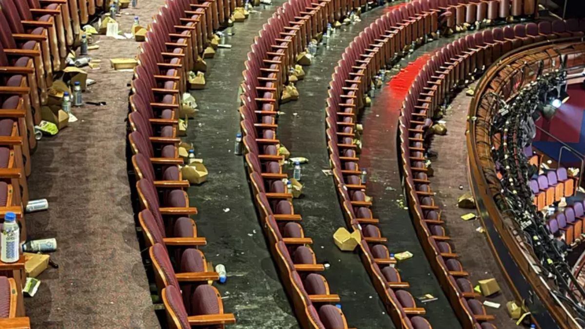 O Dolby Teather, local de realização do Oscar 2026, foi encontrado com diversos resíduos deixados no chão após o término da cerimônia