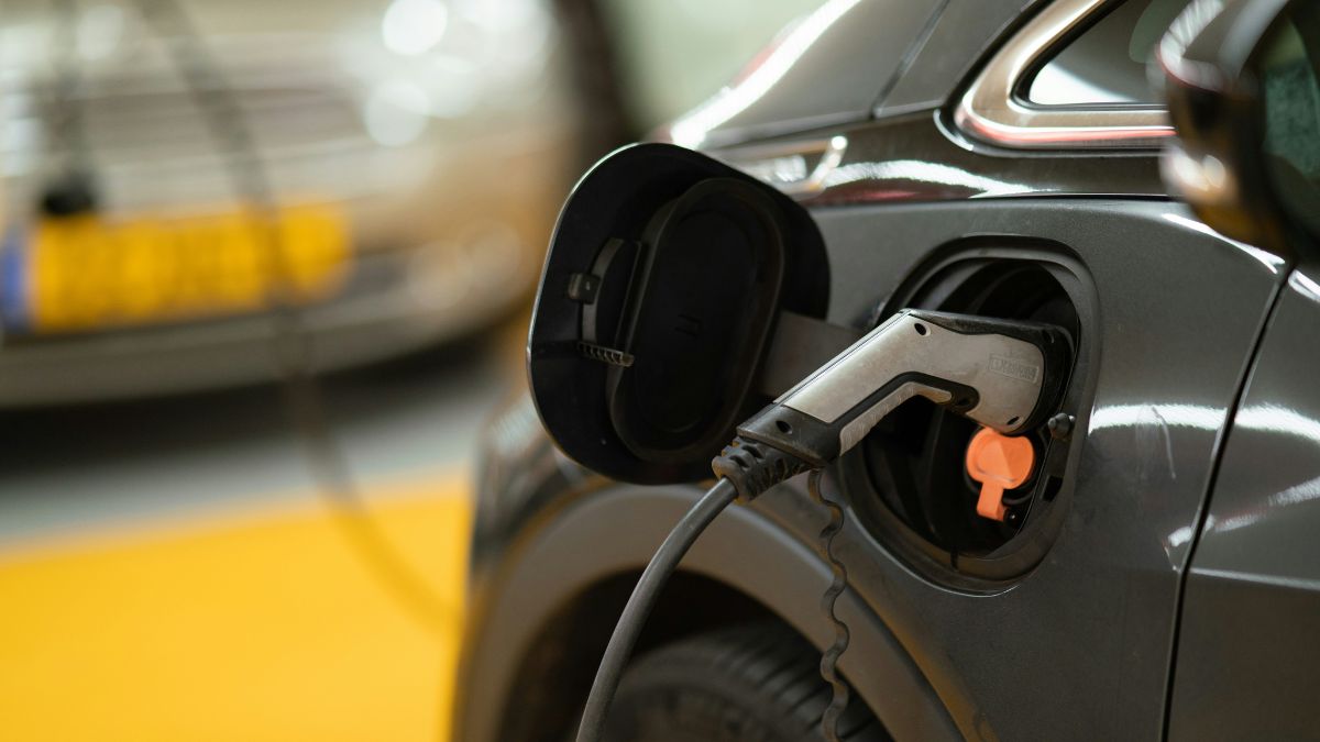Dentre os híbridos plug-in, o SUV BYD Song Pro apresenta um dos menores tempos de permanência em estoque, segundo levantamento. Unsplash/Michael Fousert