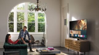 Novas TVs da Samsung apresentada na CES 2026 trazem suporte ao Google Cast - recurso que permite transmitir vídeos, fotos e músicas do celular diretamente para a televisão sem o uso de cabos