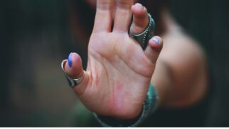 Dados nacionais apontam um recorde preocupante: cerca de 1.518 mulheres foram vítimas de feminicídio no Brasil em 2025, o equivalente a uma média de quatro mortes por dia