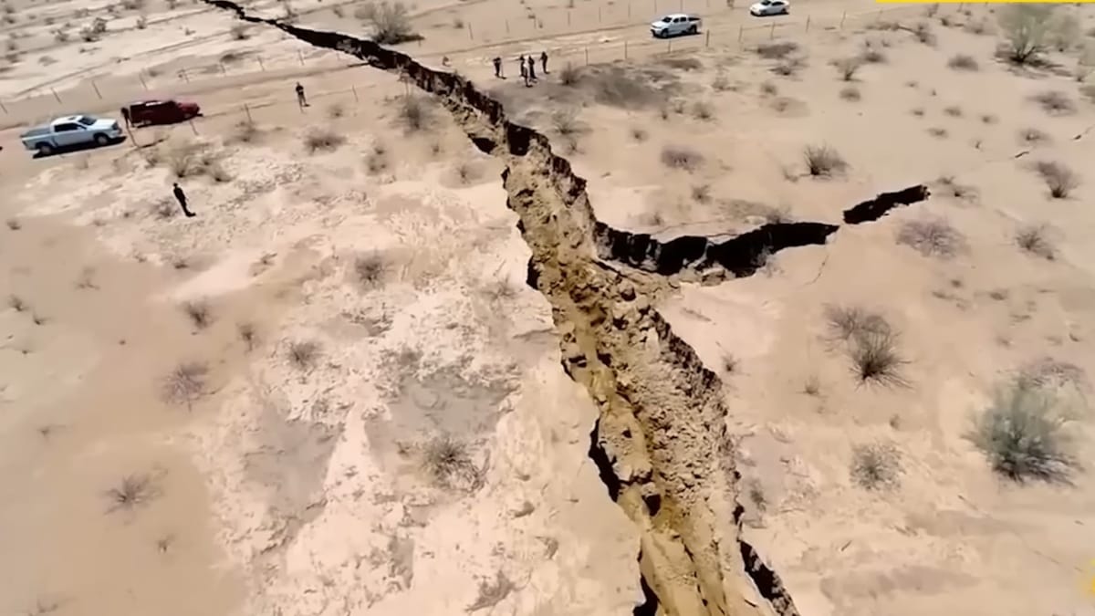 Em 2014, uma rachadura com mais de um quilômetro de extensão surgiu em uma fazenda no noroeste do México / Reprodução/Youtube