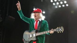 O guitarrista Stevie Young, da banda AC/DC, foi internado nesta quinta-feira (19) em Buenos Aires