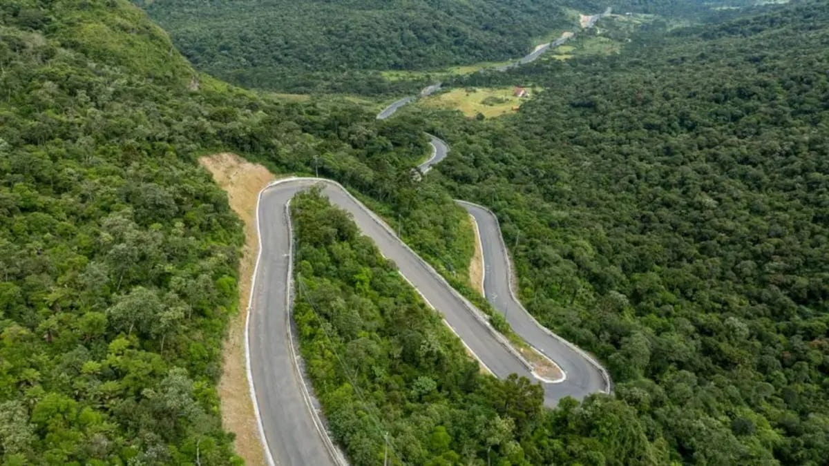Mesmo com fama de estrada perigosa por causa das curvas acentuadas e trechos de terra, a Serra do Corvo Branco nunca deixou de atrair visitantes. Divulgação