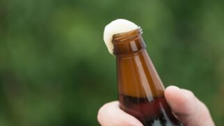 No Brasil, as normas do Ministério da Agricultura permitem que cervejas rotuladas como 'sem álcool' contenham até 0,5% de teor alcoólico